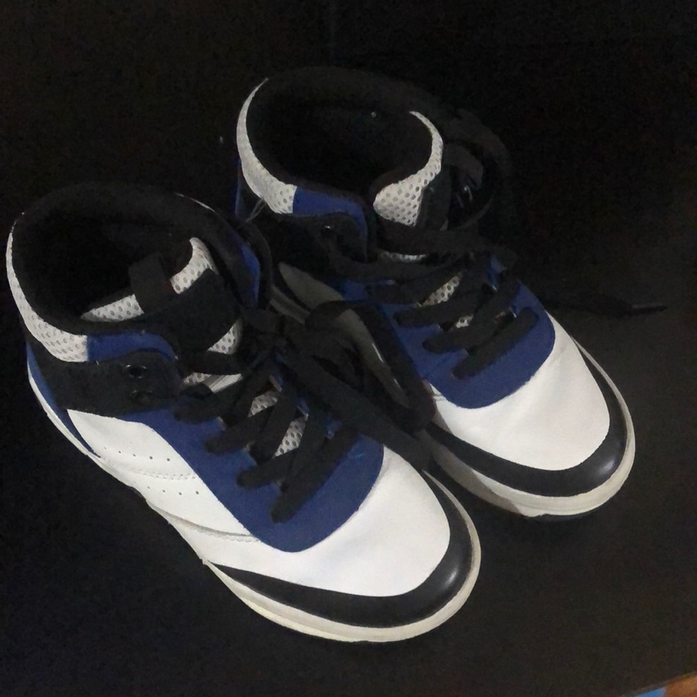 CHILDRENS PLACE SNEAKERS